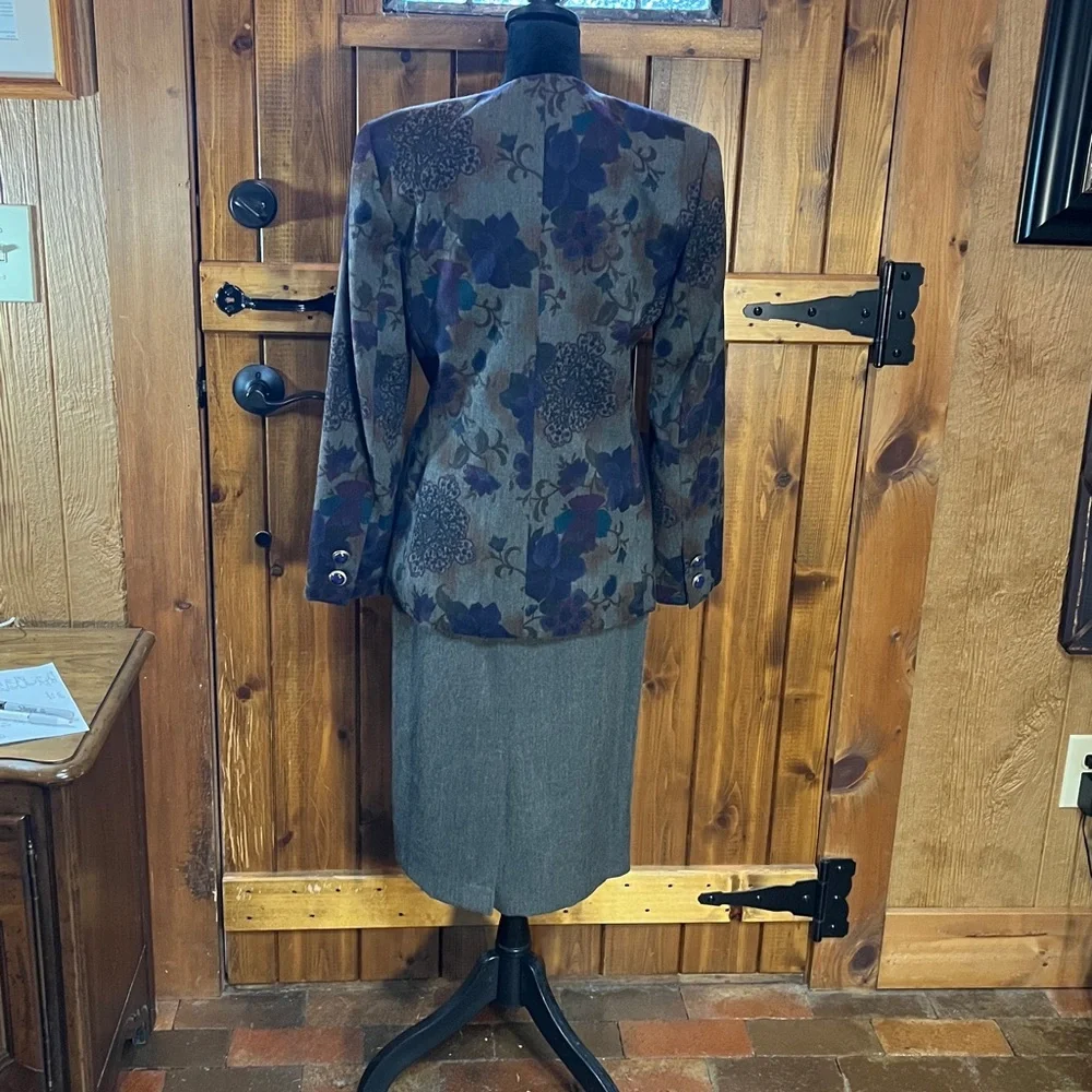 Vintage Sassco pencil skirt and blazer suit size 4 - Picture 4 of 7